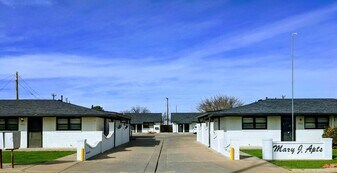 Mary Jane Apartments in Idalou, TX - Building Photo