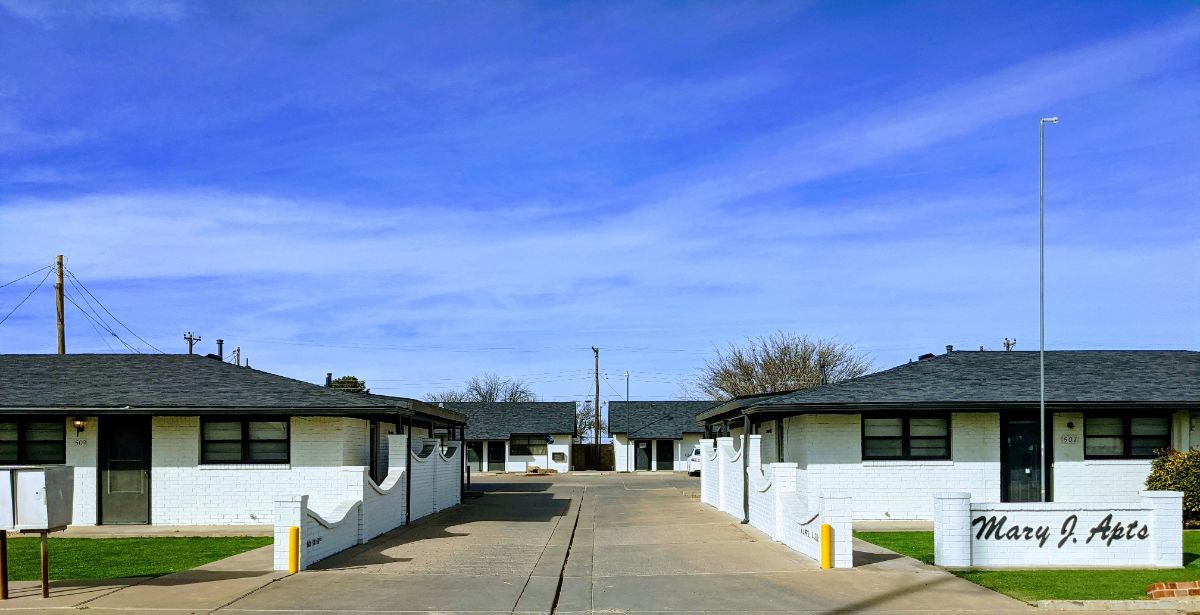 Mary Jane Apartments in Idalou, TX - Foto de edificio