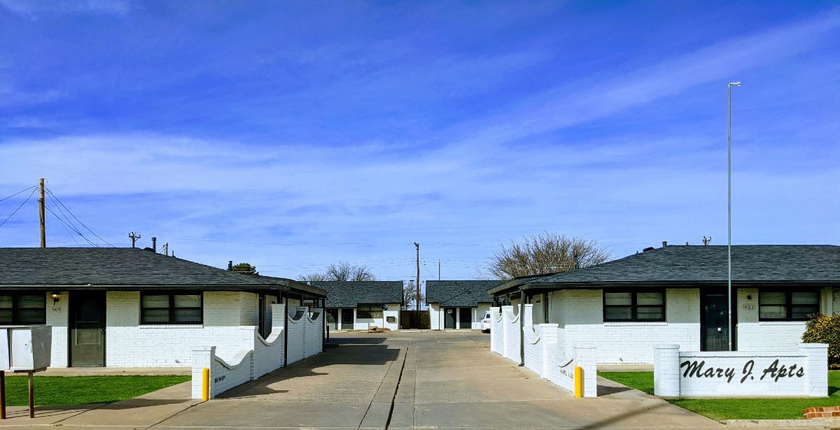 Mary Jane Apartments in Idalou, TX - Foto de edificio