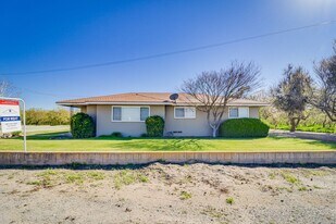 22157 Brimhall Rd in Bakersfield, CA - Building Photo