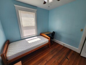 44 Woodbine St in Quincy, MA - Building Photo - Building Photo