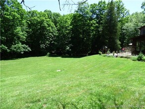 23 Pond Brook Rd in Newtown, CT - Building Photo - Building Photo