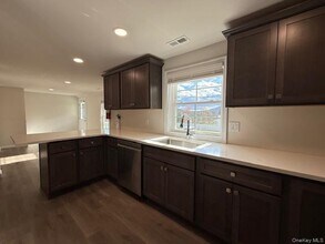 135 Cooper Rd in Fishkill, NY - Building Photo - Building Photo