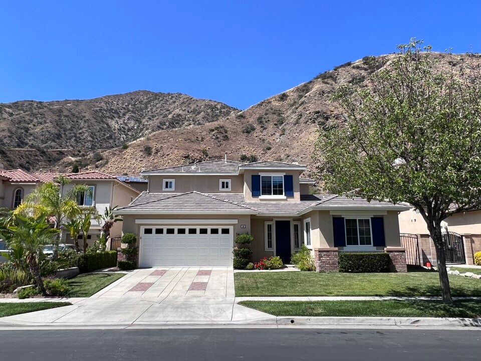 19 Moonridge Ct in Azusa, CA - Foto de edificio