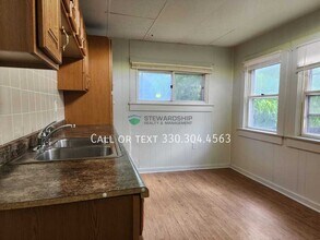 147 Rhodes Ave in Akron, OH - Building Photo - Building Photo