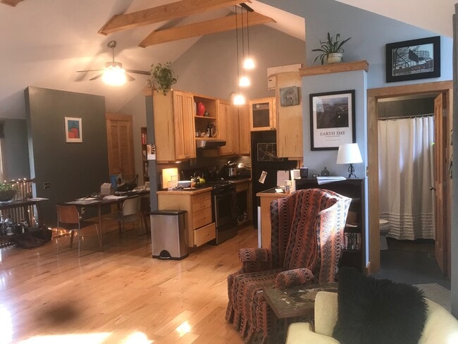 304 Iron Ridge Loop, Unit #2 in Asheville, NC - Foto de edificio - Building Photo