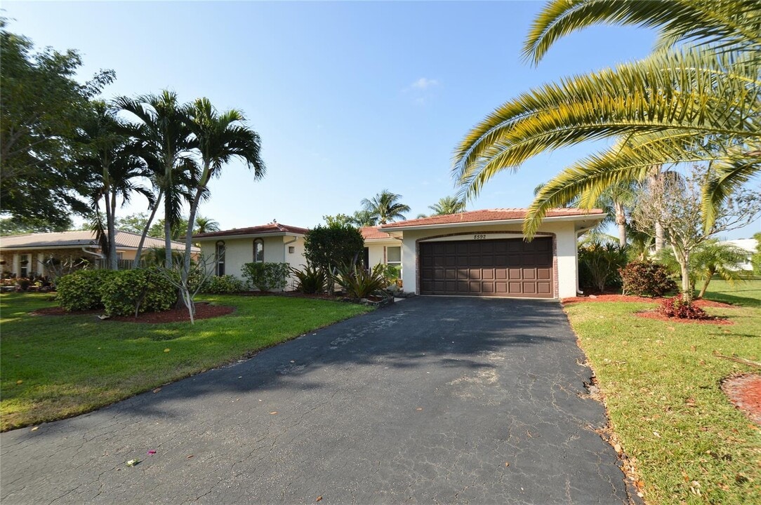 8592 NW 7th St in Coral Springs, FL - Building Photo