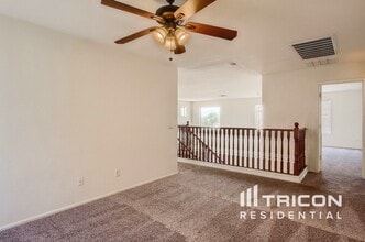 22357 Van Der Veen Way in Maricopa, AZ - Foto de edificio - Building Photo