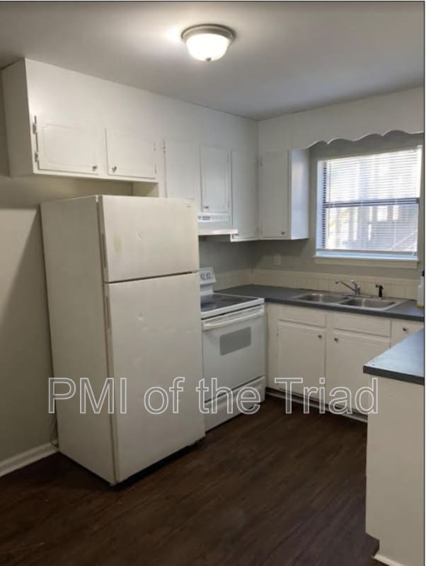 property at 1600 Oak Croft St