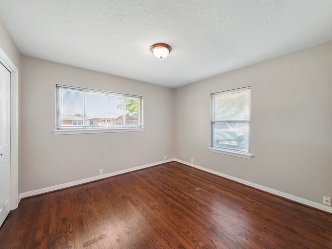 property at 1115 W 31st St