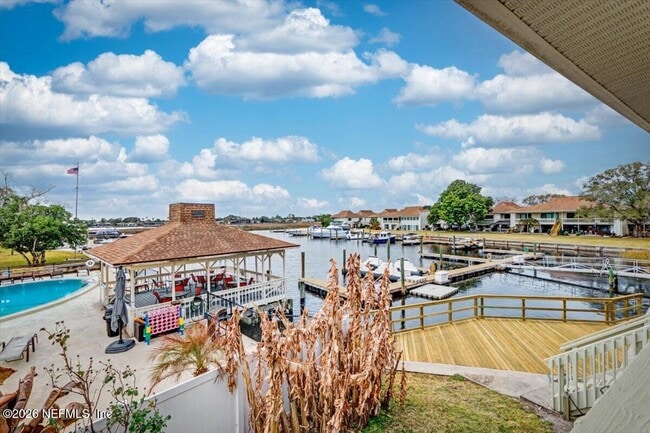 14750 Beach Blvd in Jacksonville, FL - Building Photo - Building Photo