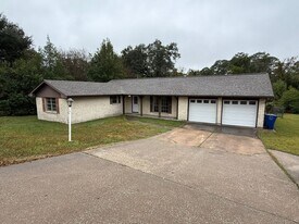 107 State Hwy 75 N in Huntsville, TX - Building Photo