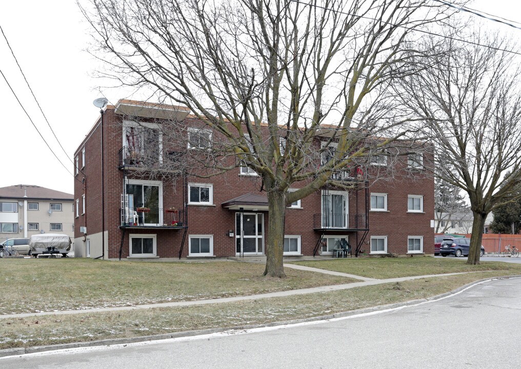38 Plymouth Ct in Guelph, ON - Building Photo