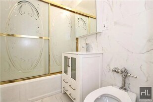 E Tremont Ave, Unit 4 in Bronx, NY - Building Photo