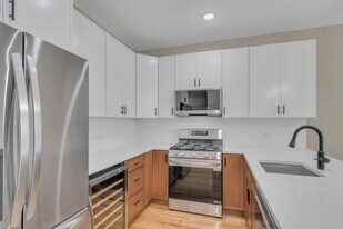 275 Pearsall Ave in Jersey City, NJ - Building Photo