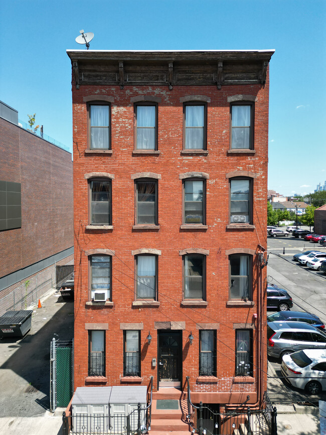 194 Wayne St in Jersey City, NJ - Building Photo - Building Photo