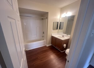 Beaver Hollow Apartments in Johnson City, TN - Building Photo - Building Photo