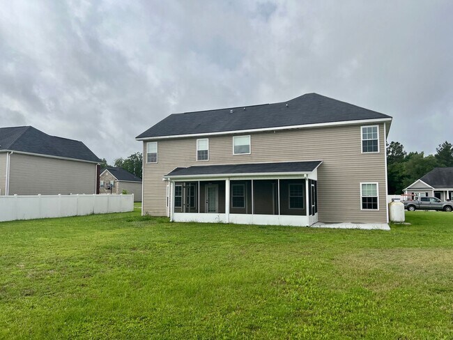 639 Red Oak Ln in Hinesville, GA - Building Photo - Building Photo