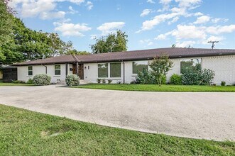 5710 Forest Ln in Dallas, TX - Building Photo - Building Photo