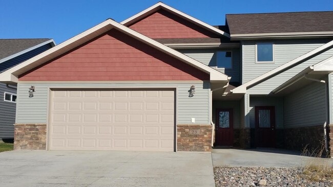21-23 Hanfield Ct in Surrey, ND - Building Photo - Building Photo