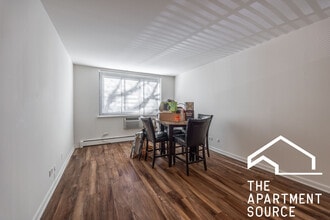 540 W Roscoe St in Chicago, IL - Building Photo - Building Photo