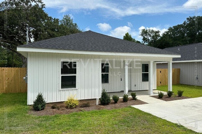 24 E Everett Ave in Saraland, AL - Building Photo - Building Photo