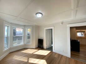 348 Portland St in Rochester, NH - Building Photo