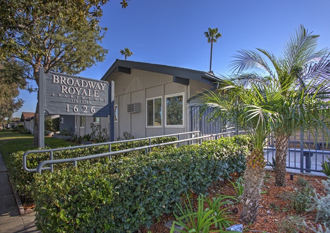 Broadway Royale Apartments