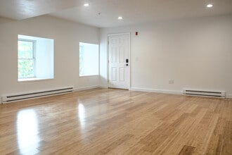 541 Main St, Unit 4 in Sturbridge, MA - Building Photo - Building Photo