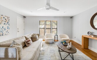 10727 Villager Rd in Dallas, TX - Building Photo