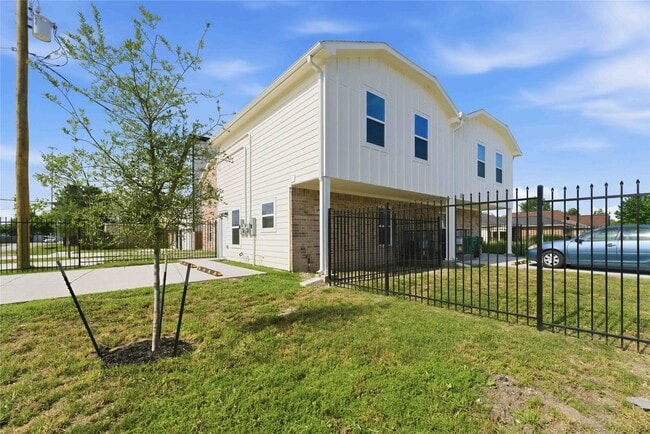 6803 Loma Vista St