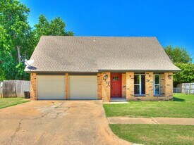 1717 Camelot Dr in Norman, OK - Building Photo