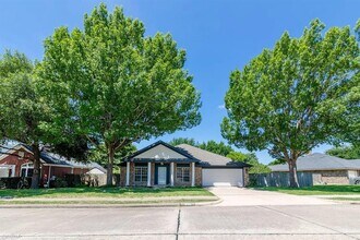 6707 Carisbrooke Ln in Austin, TX - Building Photo - Building Photo