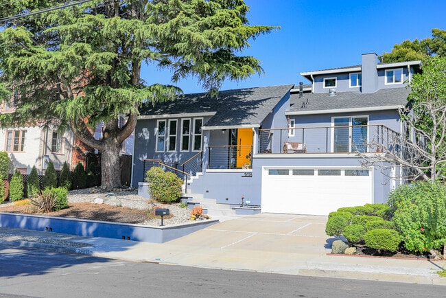property at 2658 Mira Vista Dr