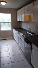 212 2nd Pl in Pleasant Grove, AL - Foto de edificio - Building Photo