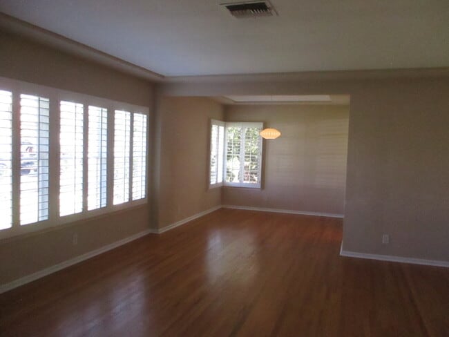 12436 Cumpston St in Valley Village, CA - Building Photo - Building Photo