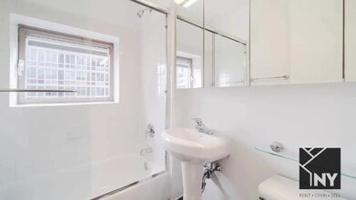 102 W 27th St in New York, NY - Building Photo - Building Photo
