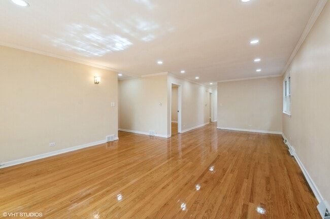 property at 2623 W Arthur Ave