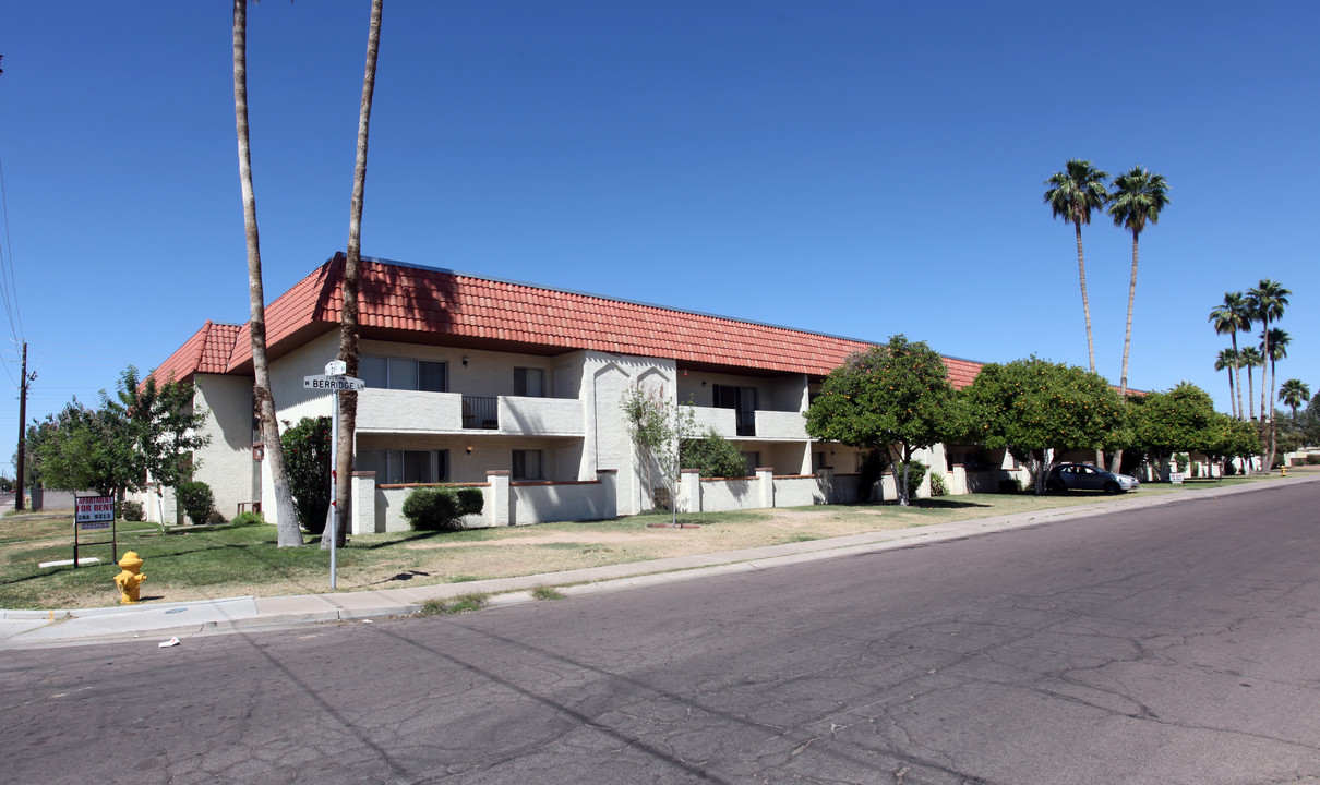 Berridge Villa Apartments in Phoenix, AZ - Foto de edificio