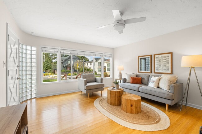 2438 NE Killingsworth St., Unit 4