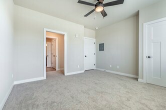 880 N Main in Oregon, WI - Building Photo - Interior Photo