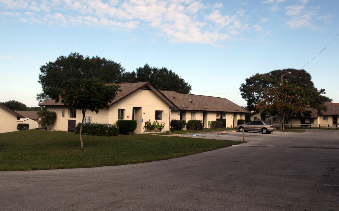 Lake Wales Villas in Lake Wales, FL - Building Photo