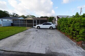 1245 19th Ave N in Lake Worth Beach, FL - Building Photo - Building Photo