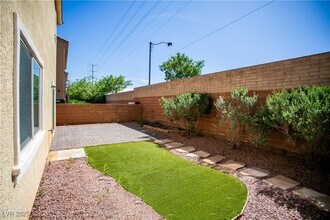 7927 Bartlett Peak St in Las Vegas, NV - Building Photo - Building Photo