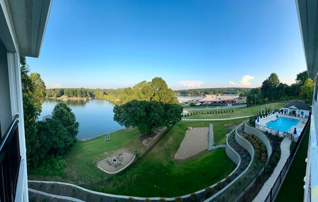 4455 Reed Creek Dr, Unit 308 in Sherrills Ford, NC - Building Photo - Building Photo