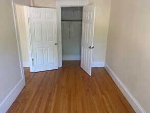 1489 Beacon St, Unit 3 in Brookline, MA - Foto de edificio - Building Photo