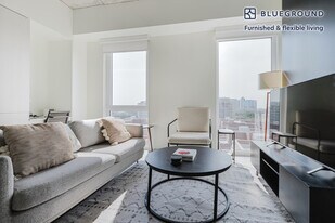 343 W Schiller St in Chicago, IL - Building Photo