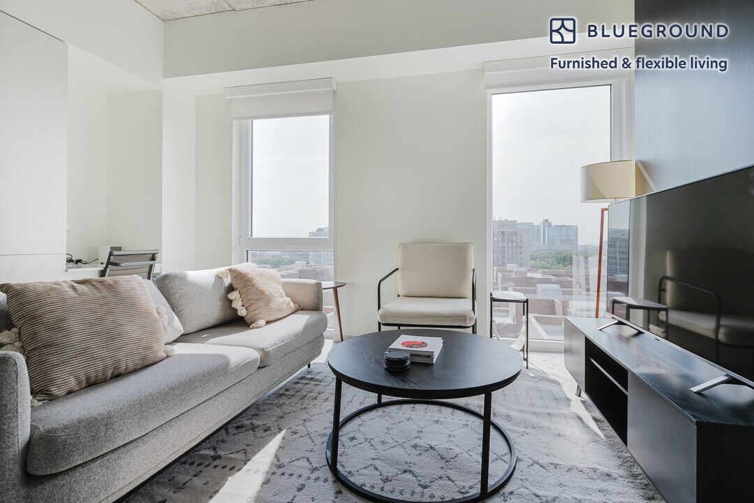 343 W Schiller St in Chicago, IL - Building Photo