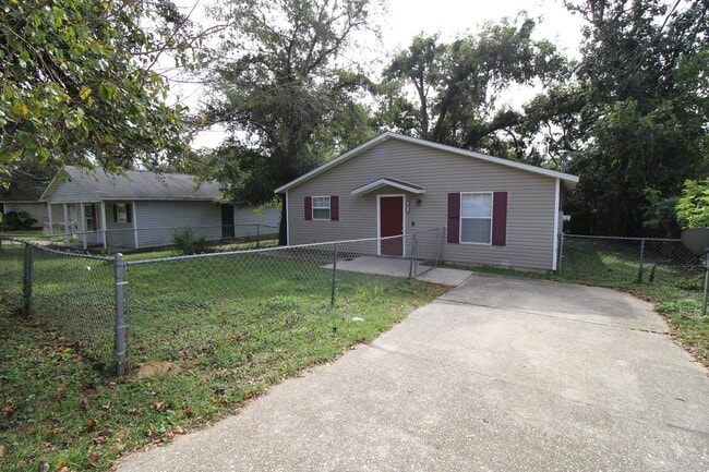 property at 1911 W Gonzalez St