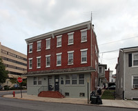 1220 - 1222 Powell St in Norristown, PA - Foto de edificio - Building Photo